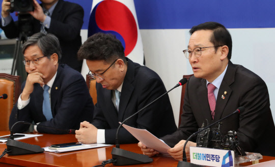 홍영표 민주당 원내대표가 7일 국회에서 열린 정책조정회의에서 발언하고 있다. 연합뉴스